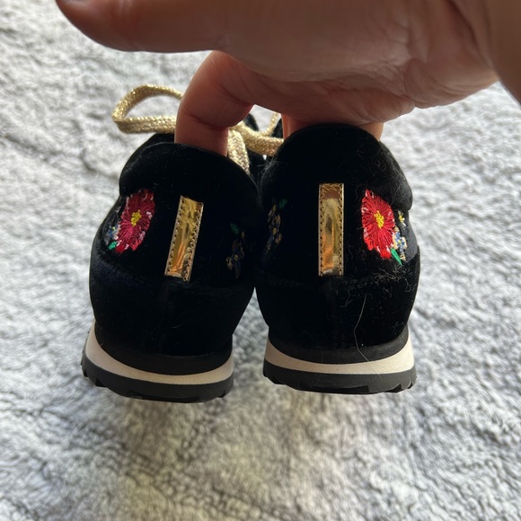 Sneakers - Picture 3 of 4